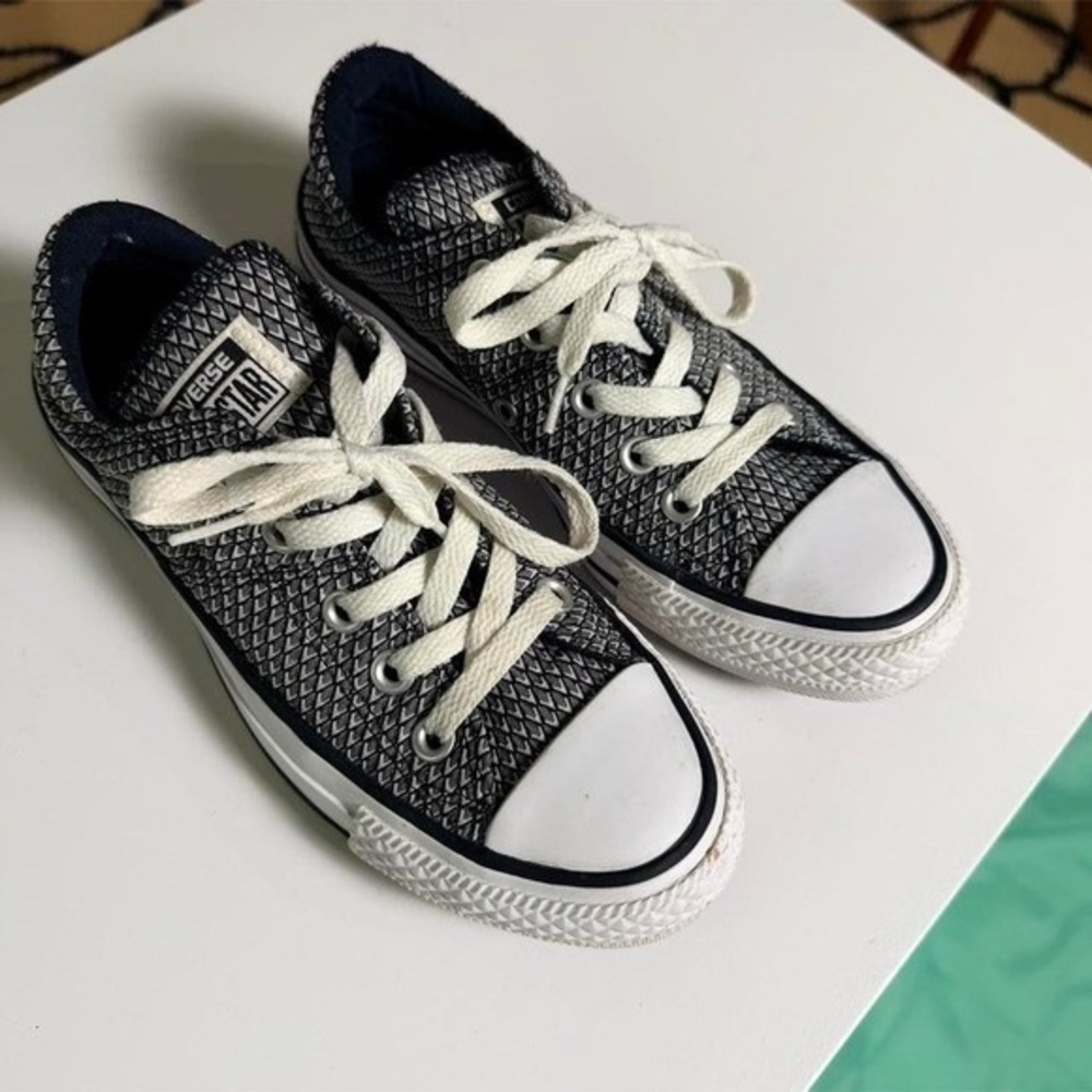Converse diamond printed sneakers
Great condition 5.5
